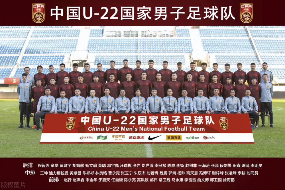 众人一阵恭维。